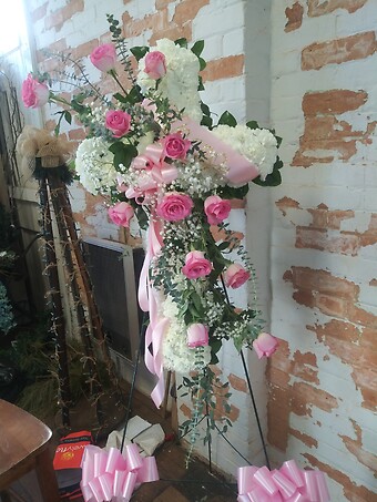 18&quot; Cross with 12 roses